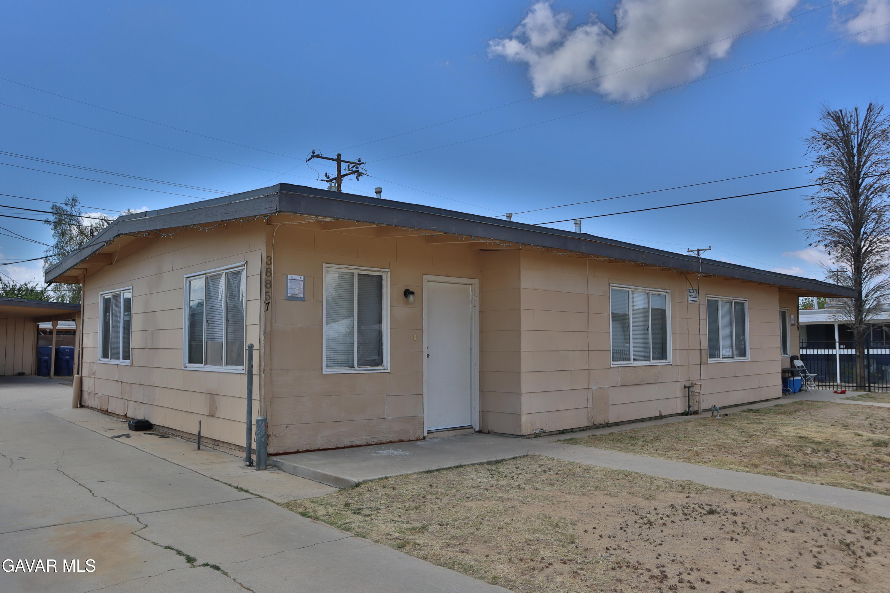 38857 Rambler Avenue Palmdale, CA 93550 - Photo 4 of 8 a view of a house with a yard