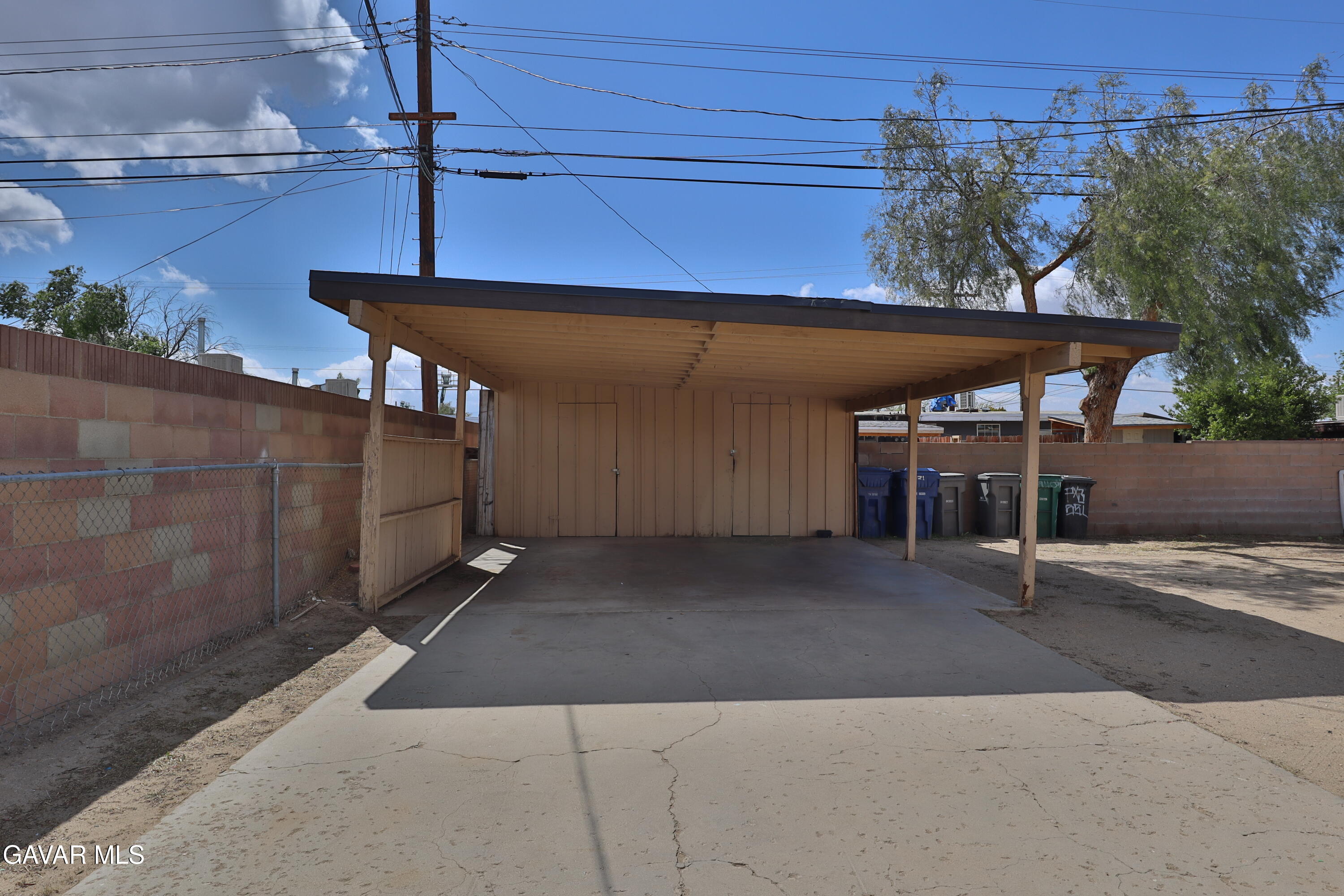 38857 Rambler Avenue Palmdale, CA 93550 - Photo 7 of 8 a view of a patio