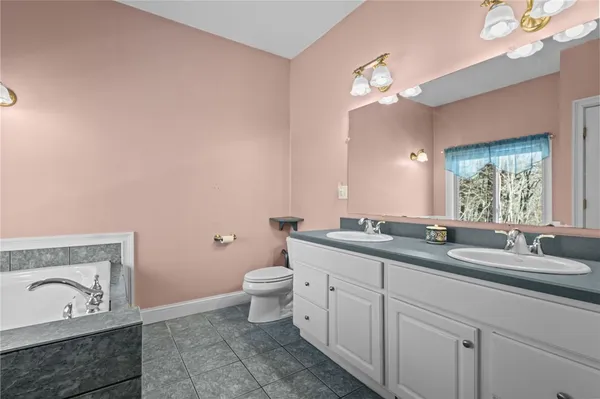 $749,900 | 17 Blackwells Landing, Brooklyn, CT 06234