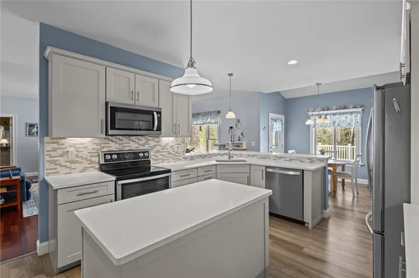 $749,900 | 17 Blackwells Landing, Brooklyn, CT 06234