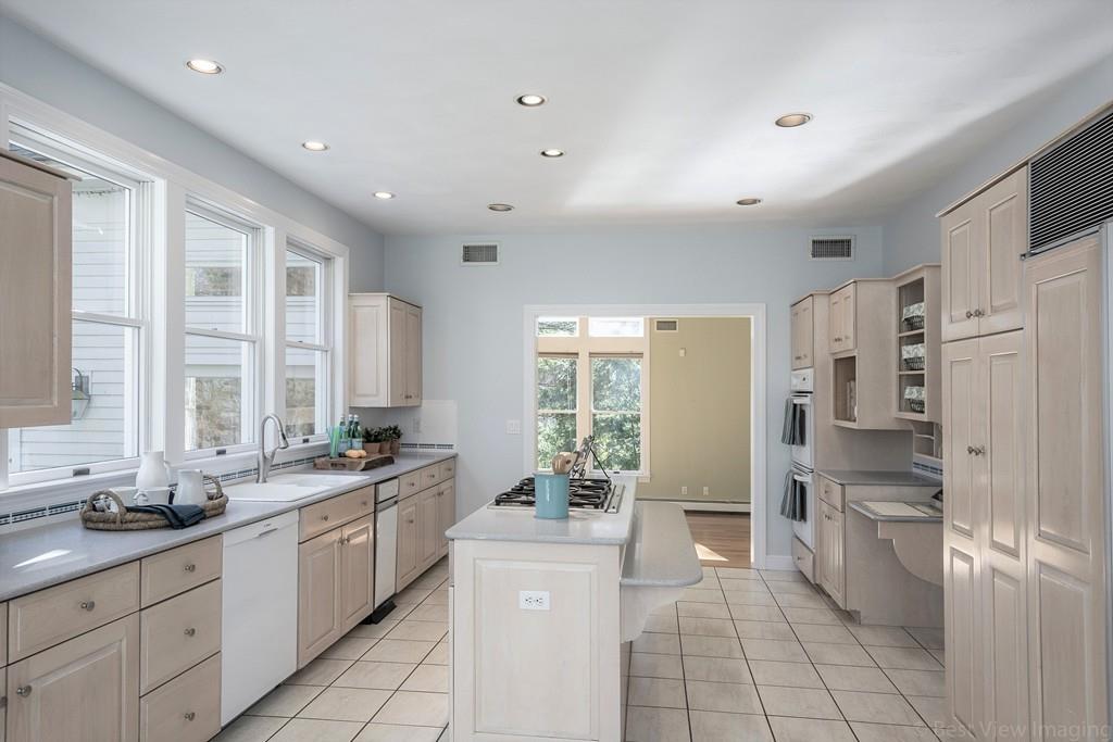 131 York Road Mansfield, MA 02048 - Photo 16 of 42 Gallery Image 16
