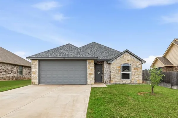 $319,999 | 3312 Arrow Creek Drive, Granbury, TX 76049