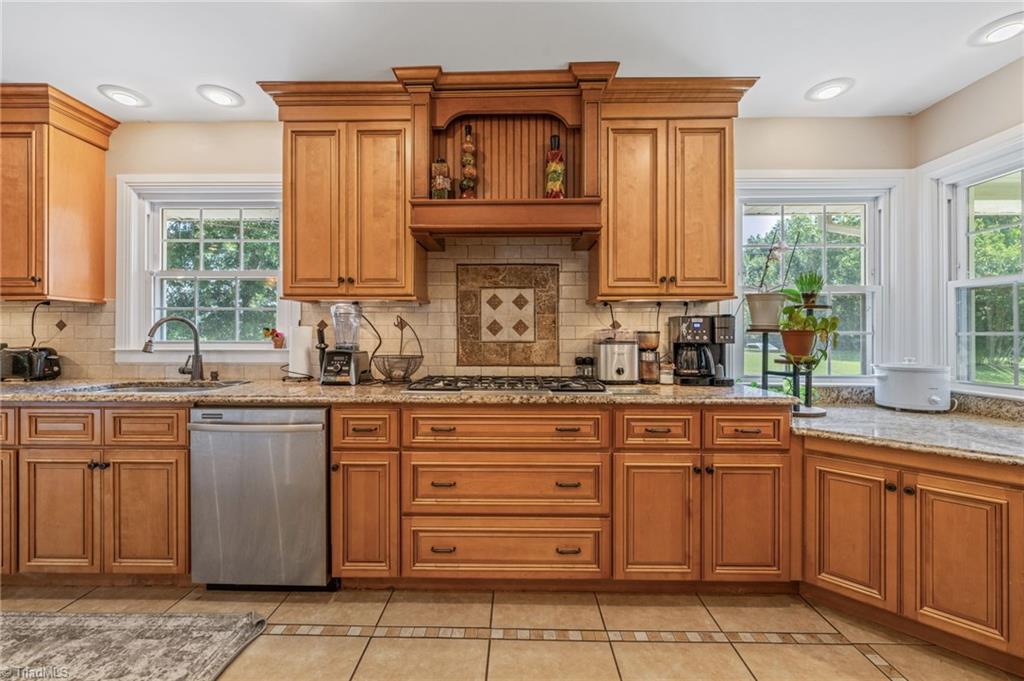 1625 Grooms Road Reidsville, NC 27320 - Photo 12 of 50 Gallery Image 12