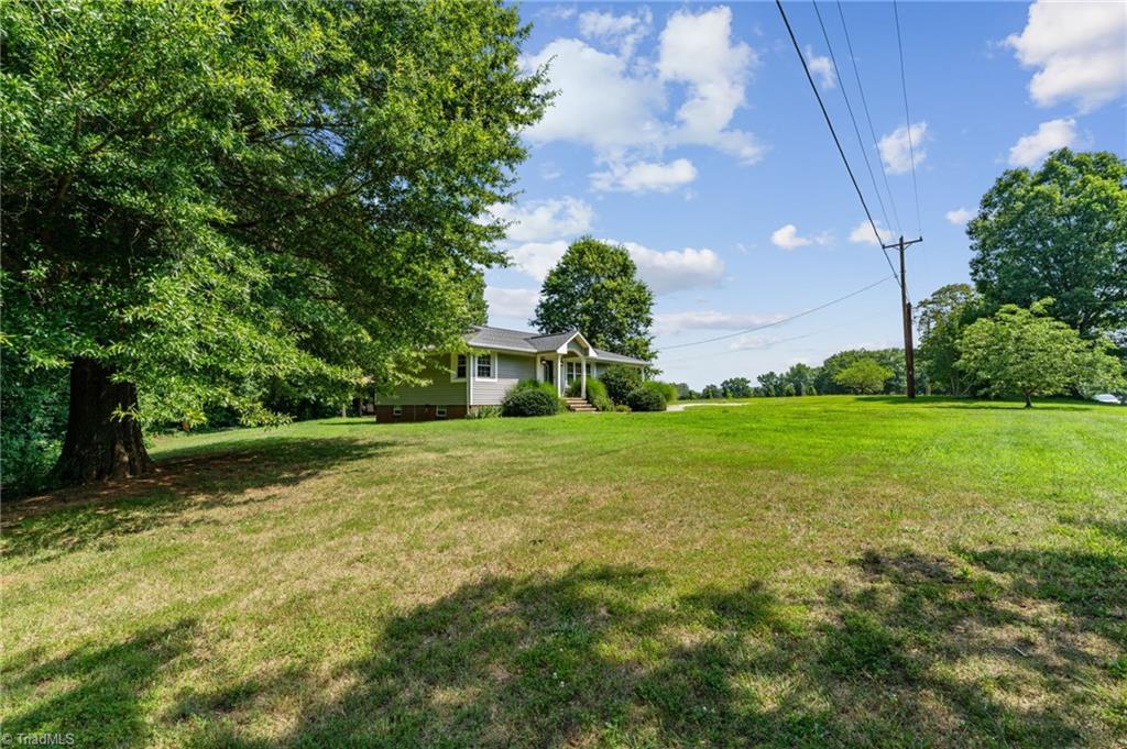 1625 Grooms Road Reidsville, NC 27320 - Photo 3 of 50 Gorgeous home with generous front yard.