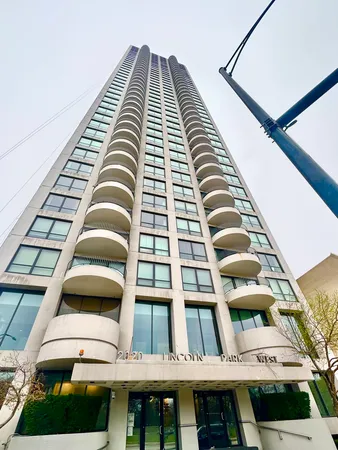 $2,300 | 2020 North Lincoln Park West, Unit 18B, Chicago, IL 60614