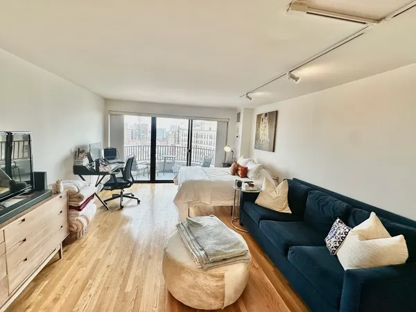 $2,300 | 2020 North Lincoln Park West, Unit 18B, Chicago, IL 60614