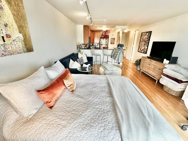 $2,300 | 2020 North Lincoln Park West, Unit 18B, Chicago, IL 60614