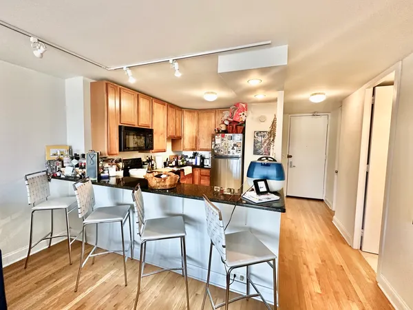 $2,300 | 2020 North Lincoln Park West, Unit 18B, Chicago, IL 60614