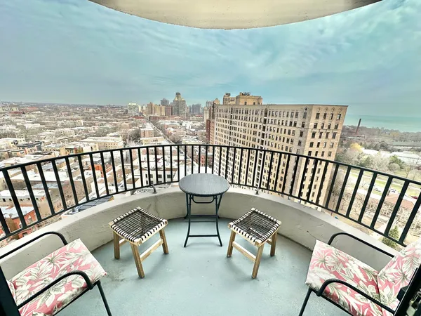 $2,300 | 2020 North Lincoln Park West, Unit 18B, Chicago, IL 60614