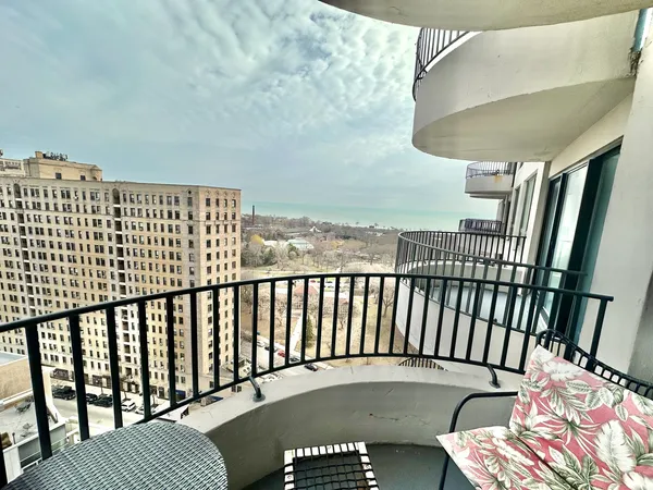 $2,300 | 2020 North Lincoln Park West, Unit 18B, Chicago, IL 60614