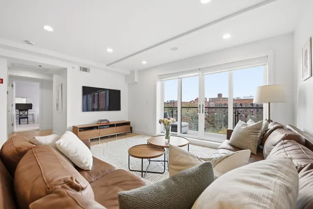 $1,250,000 | 233 Ocean Parkway, Unit 7A | Kensington