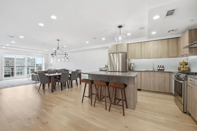 $1,250,000 | 233 Ocean Parkway, Unit 7A | Kensington