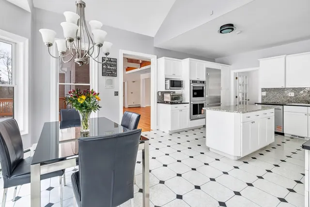 $1,395,000 | 461 Amity Road, Woodbridge, CT 06525