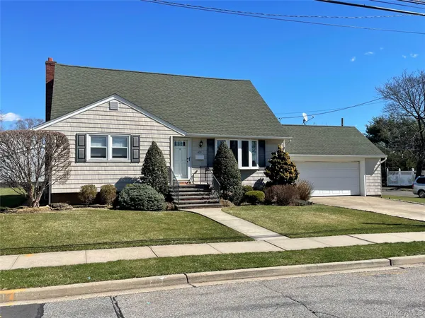 $5,250 | 400 Foch Boulevard, Mineola, NY 11501