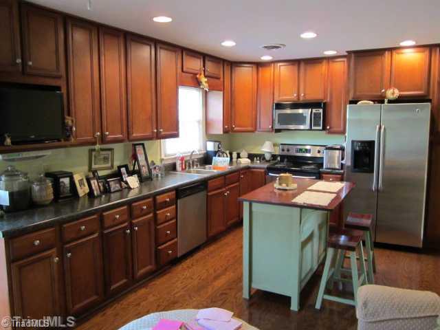 2314 Dover Place High Point, NC 27265 - Photo 2 of 6 Kitchen.