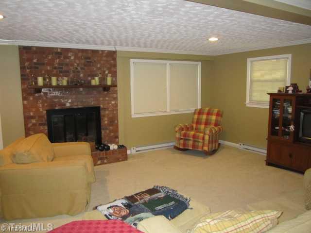 2314 Dover Place High Point, NC 27265 - Photo 4 of 6 Den/Family/Great Room.