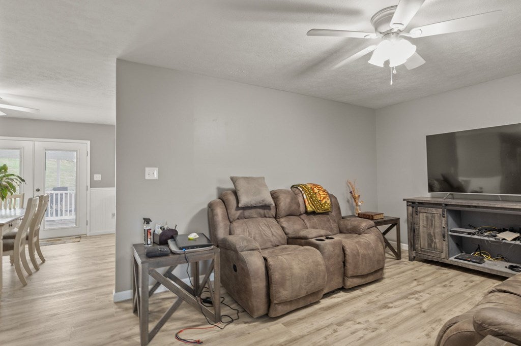 14533 Peaceful Valley Road Abingdon, VA 24210 - Photo 3 of 26 Gallery Image 3