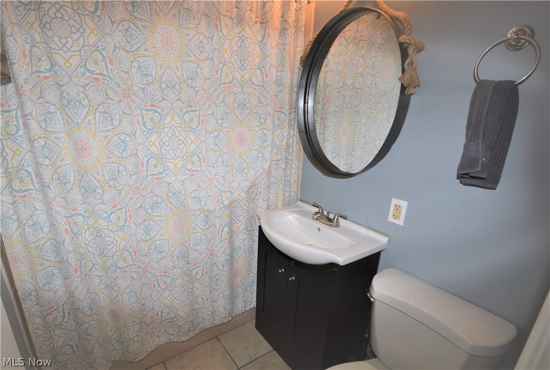 1967 Benjamin Road Madison, OH 44057 - Photo 6 of 15 ceramic tile in the bathroom as well. Nice soothing colors