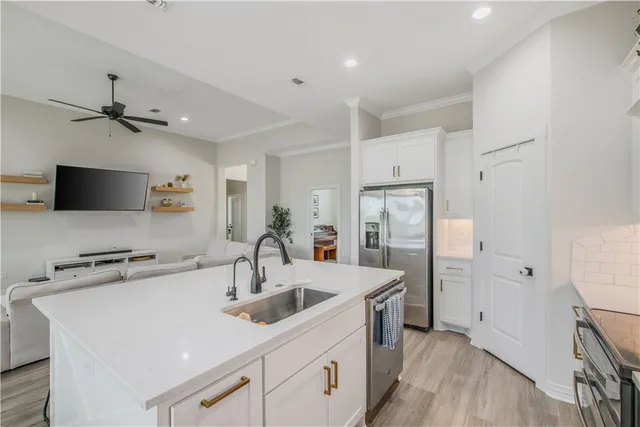 $489,999 | 3332 Hunters Crossing, Bryan, TX 77808