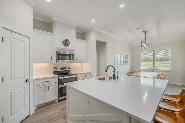 $489,999 | 3332 Hunters Crossing, Bryan, TX 77808