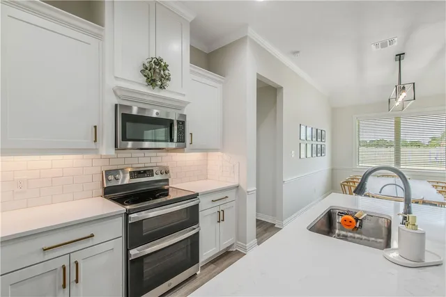 $489,999 | 3332 Hunters Crossing, Bryan, TX 77808