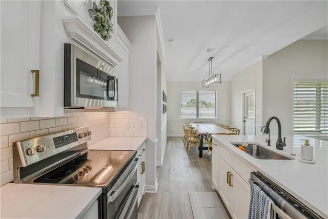 $489,999 | 3332 Hunters Crossing, Bryan, TX 77808