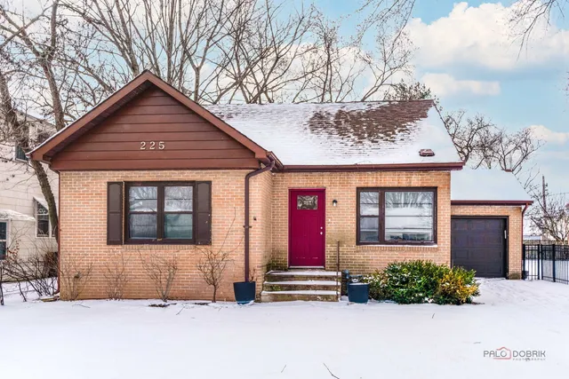$339,000 | 225 Walker Place, Mundelein, IL 60060