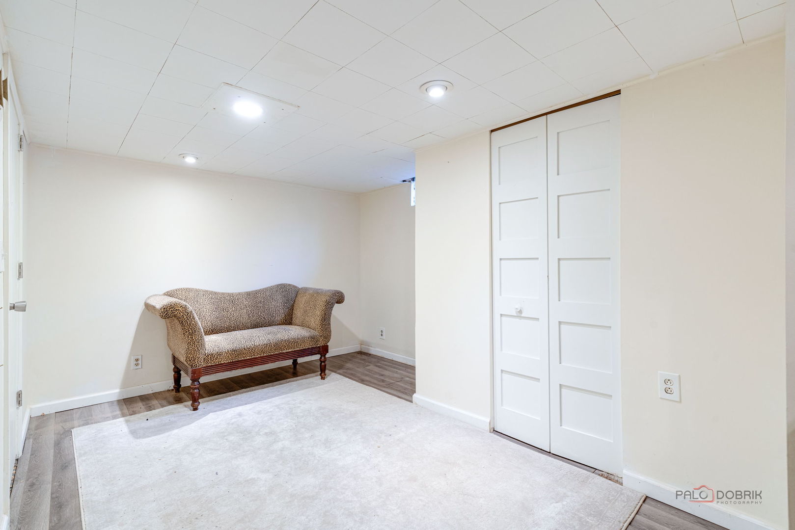 225 Walker Place Mundelein, IL 60060 - Photo 18 of 26 a living room with furniture