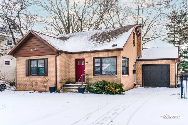 $339,000 | 225 Walker Place, Mundelein, IL 60060