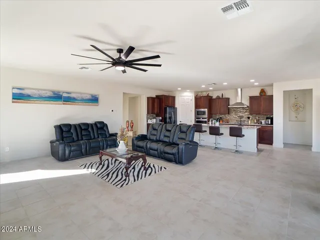 $2,900 | 5863 North 86th Lane, Glendale, AZ 85305