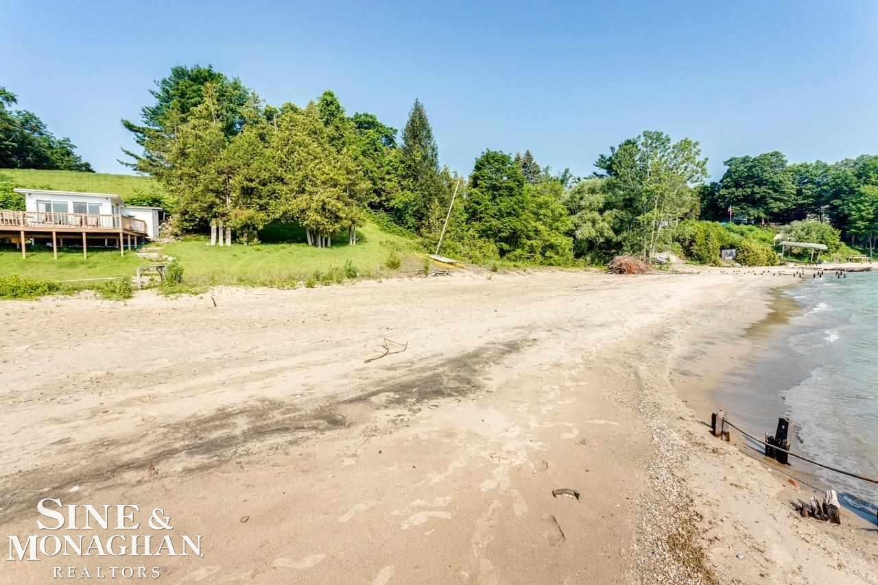 2427 South Lakeshore Road Applegate, MI 48401 - Photo 8 of 55 50085192-7.JPG