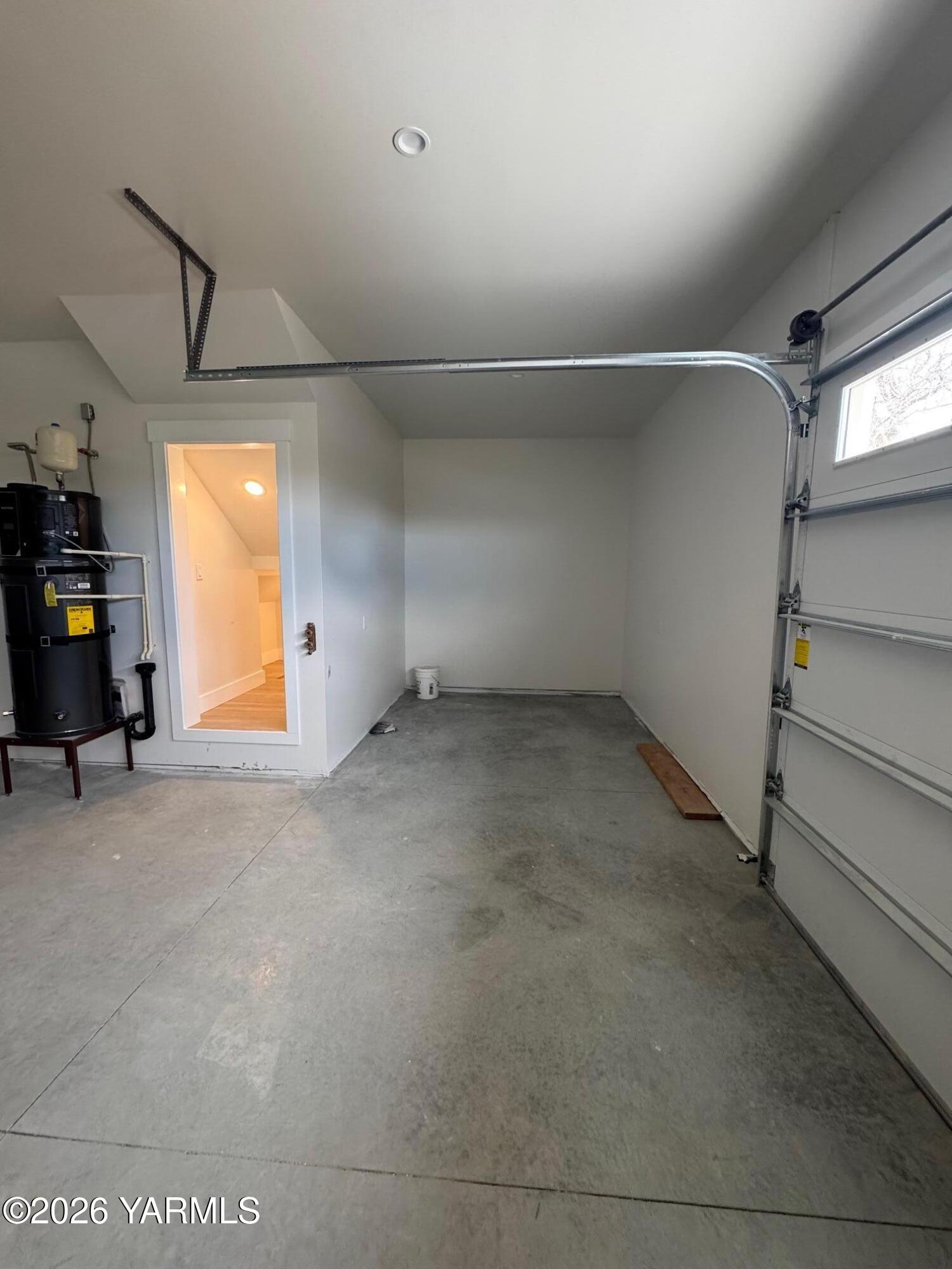 304 6th Street Zillah, WA 98953 - Photo 27 of 29 a view of empty room