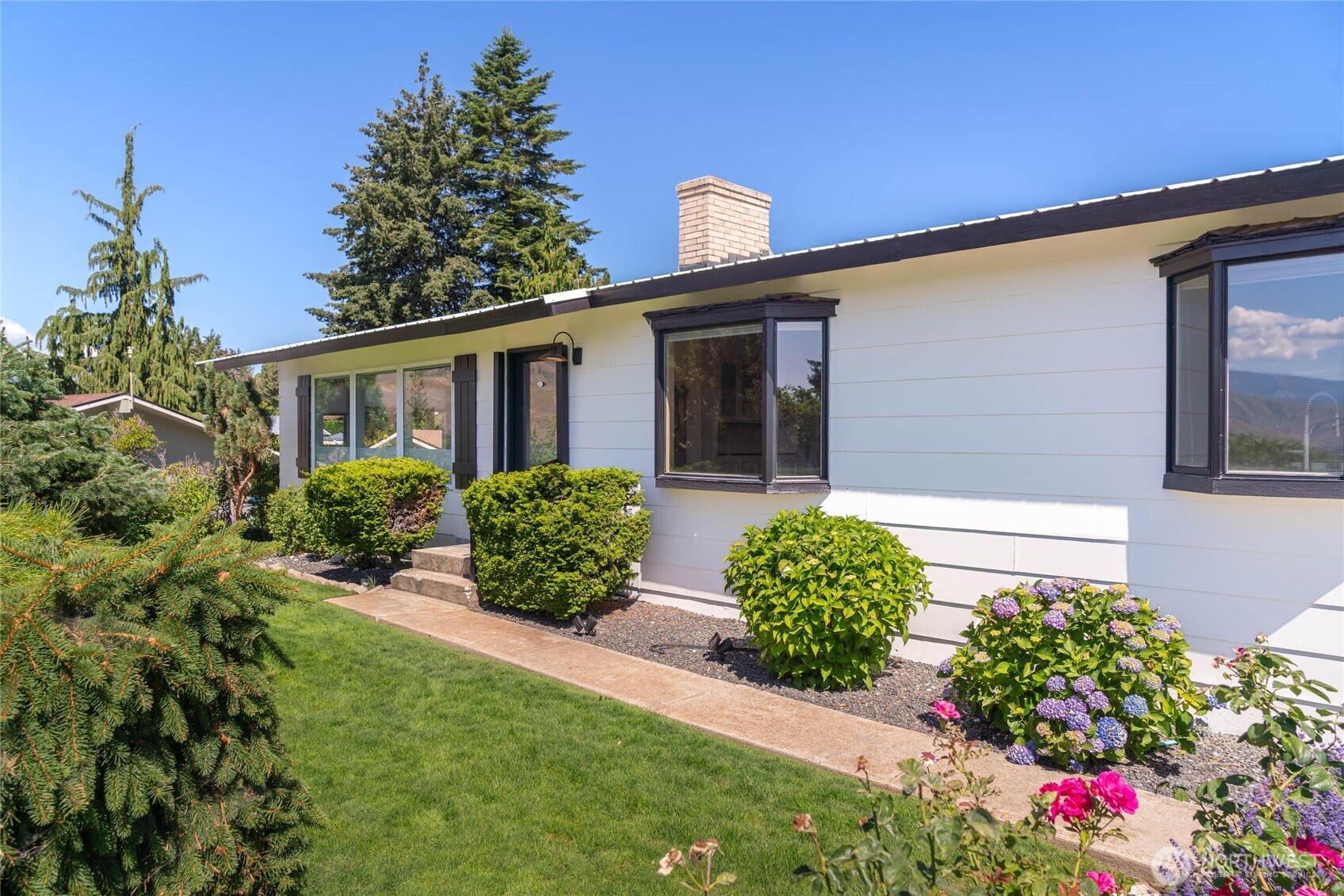 330 Sunnyslope Heights Road Wenatchee, WA 98801 - Photo 5 of 38