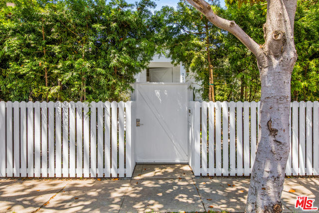 739 Superba Avenue Venice, CA 90291 - Photo 2 of 19