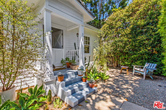 739 Superba Avenue Venice, CA 90291 - Photo 3 of 19