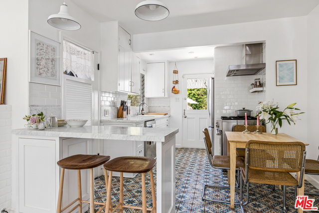 739 Superba Avenue Venice, CA 90291 - Photo 6 of 19