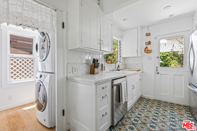 739 Superba Avenue Venice, CA 90291 - Photo 7 of 19