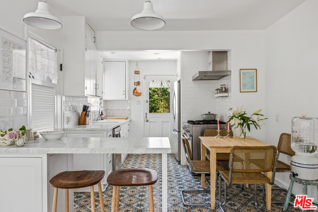 739 Superba Avenue Venice, CA 90291 - Photo 9 of 19