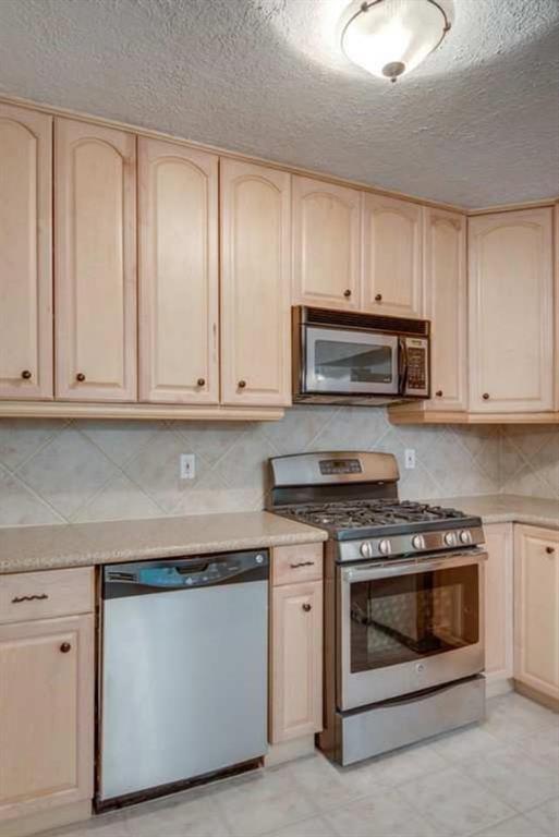 2802 South 4th Street Austin, TX 78704 - Photo 12 of 27 Kitchen **NOTE: Microwave no longer available, it has been relaced with a vent**