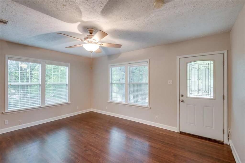 2802 South 4th Street Austin, TX 78704 - Photo 6 of 27 Living room