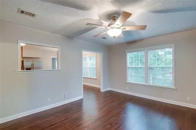 $3,200 | 2802 South 4th Street, Austin, TX 78704