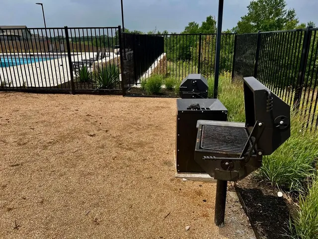 a small garden in the back yard of a house
