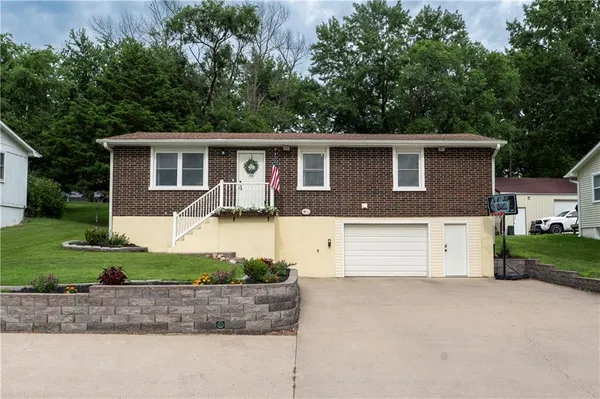 $214,000 | 2220 Millwood Drive, Atchison, KS 66002