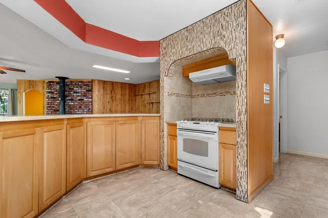 a view of a livingroom with a ceiling fan and window