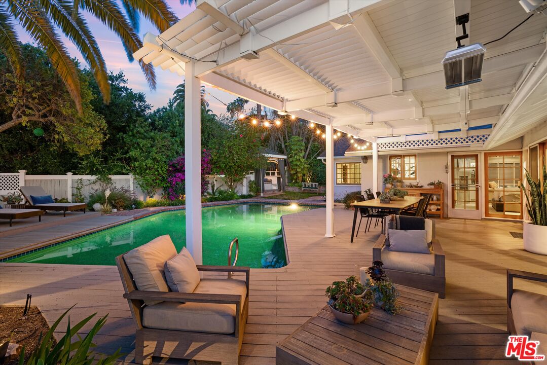 16355 Mandalay Drive Encino, CA 91436 - Photo 38 of 45