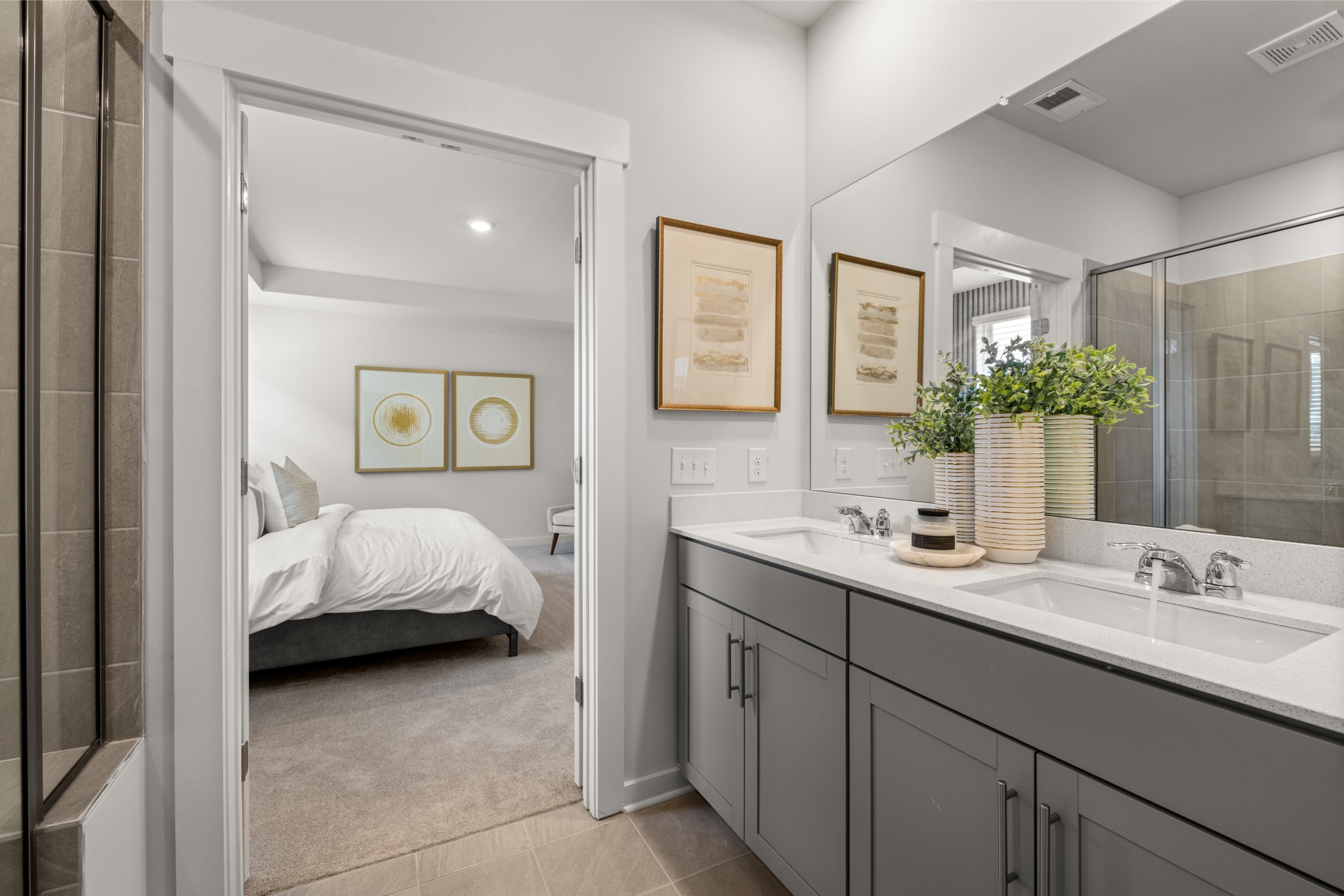 2408 Williams Rdg Drive Columbia, TN 38401 - Photo 20 of 44 a en suite bathroom with a sink and a mirror