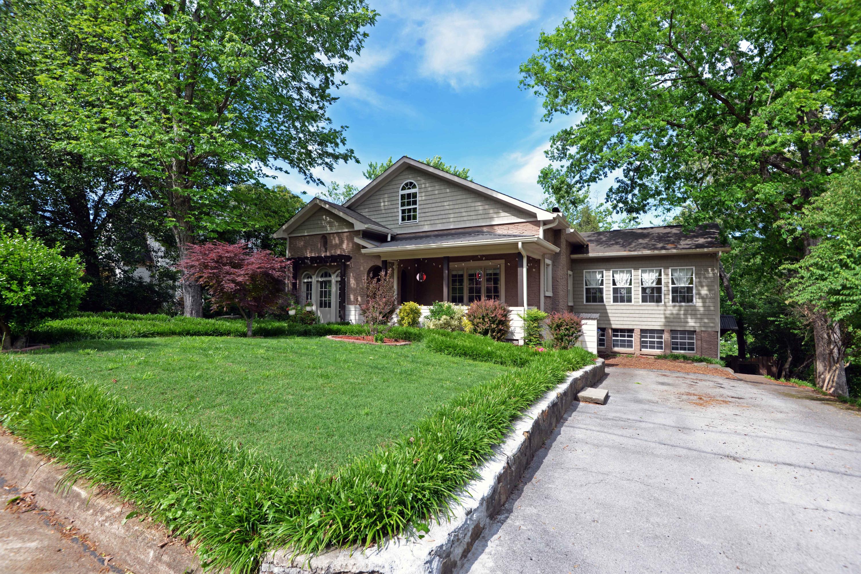 1269 Duane Road Chattanooga, TN 37405 - Photo 2 of 53 Front with driveway