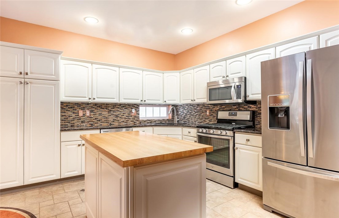 3 Alpine Ridge Smithfield, RI 02917 - Photo 3 of 18 Gallery Image 3