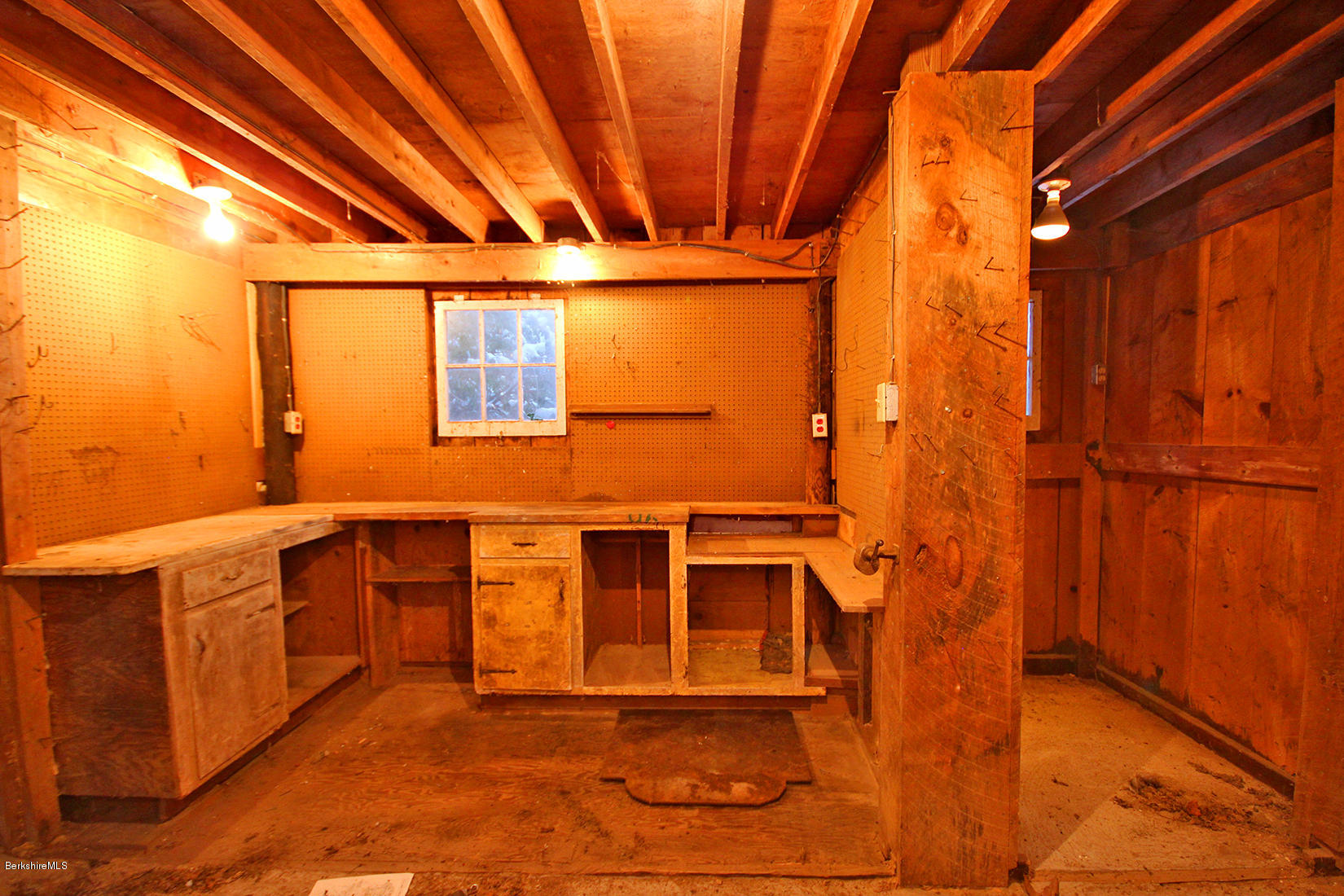 315 Canaan Road Sheffield, MA 01222 - Photo 34 of 40 a view of an empty room