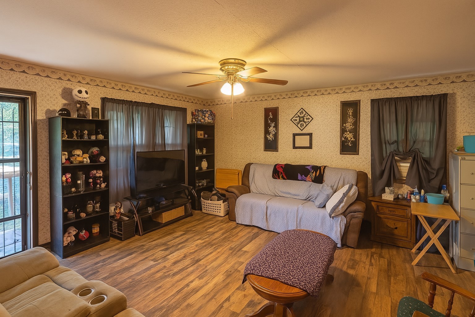 193 A W Schmidt Road Tennessee Ridge, TN 37178 - Photo 3 of 7 a spacious bedroom with a bed a couch and a flat tv screen on the dresser